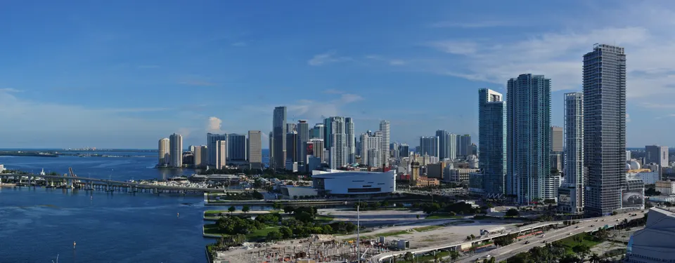 View of Downtown Miami Florida - Southern View from the Venetia Condominiums. en miami