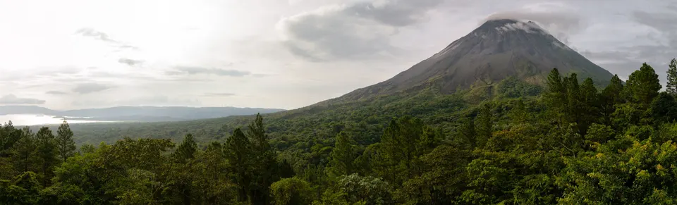 The Arenal Volcano viewed from the Arenal Observatory Lodge. Lake Arenal is visible on the left. en la-fortuna