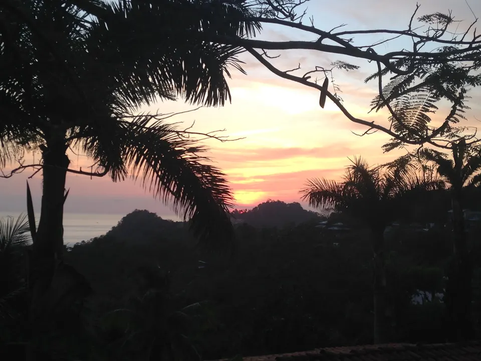 A beautiful sunset on the beach of the Natural Park of Manuel Antonio in the pacific coast of Costa Rica en manuel-antonio