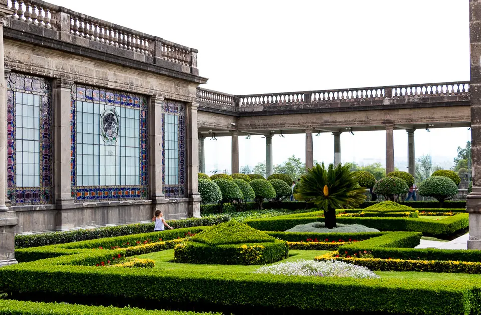 500px provided description: Castillo Chapultepec [#Architecture ,#Castle ,#M?xico ,#Castillo ,#Garden ,#Roof ,#Jard?n , en ciudad-de-mexico