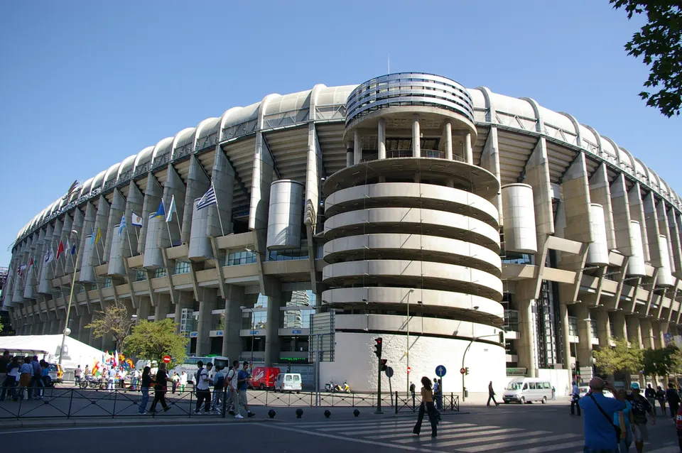 Vista exterior del Estadio Santiago Bernabéu, sede del Real Madrid.