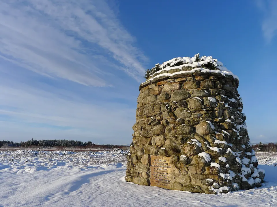 El montículo conmemorativo del campo de batalla de Culloden.