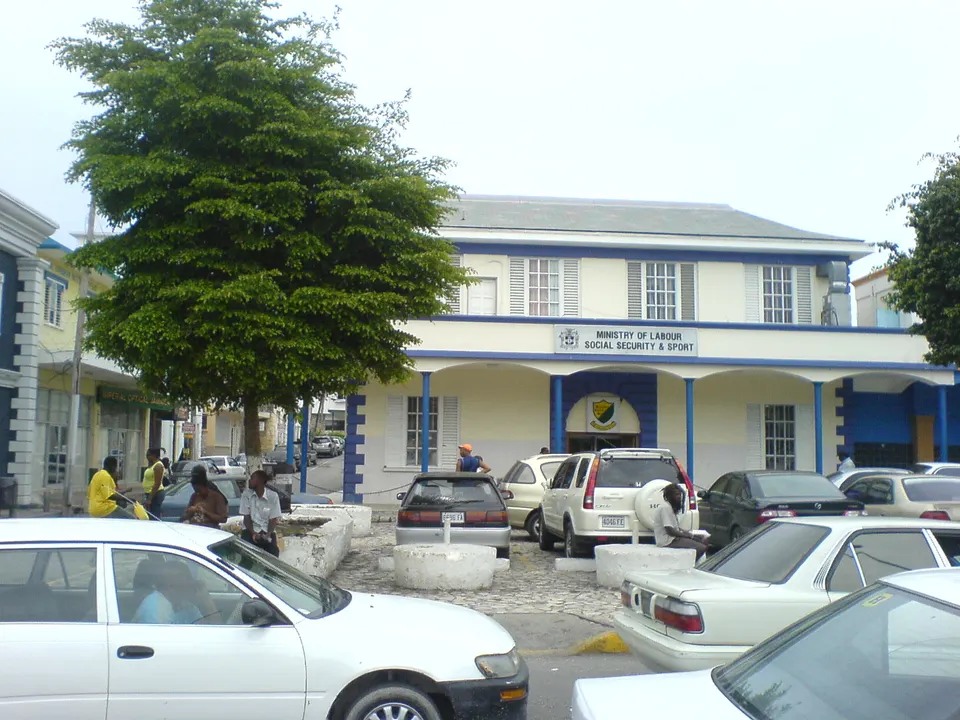 Edificio sobre Gloucester Avenue, la conocida Hip Strip de Montego Bay.