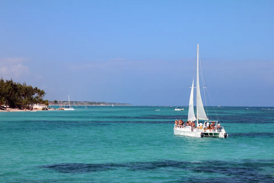 Vista del mar Caribe durante una excursión en barco cerca de Punta Cana.