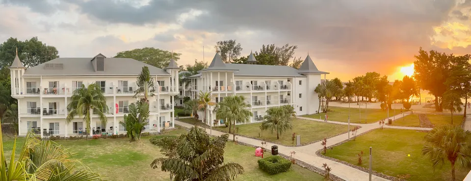 Costa y zona hotelera cerca de Montego Bay, Jamaica.