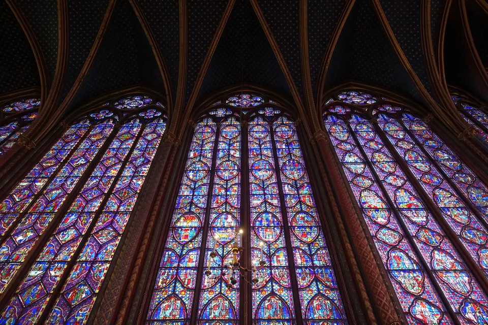 Los vitrales de la capilla alta de la Sainte-Chapelle de París.