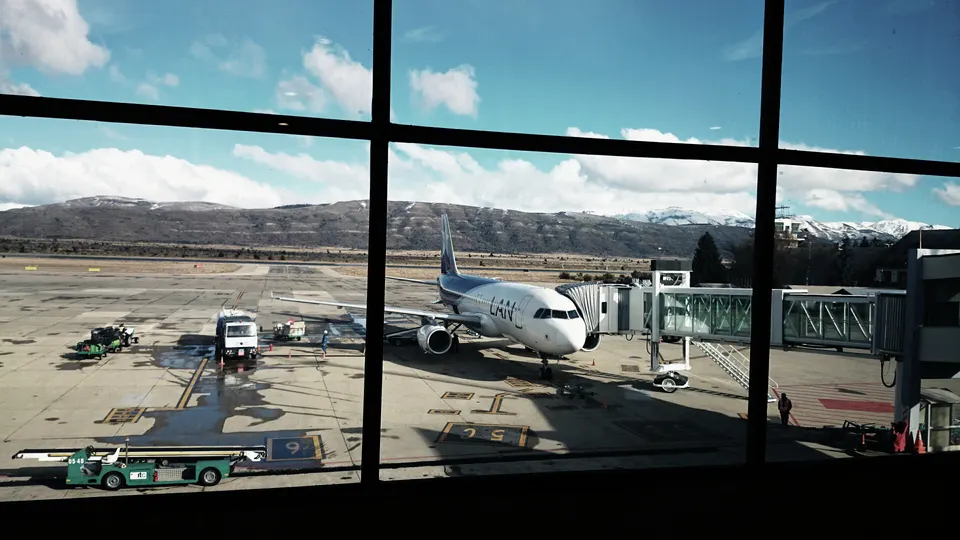 Terminal de pasajeros del Aeropuerto Internacional Teniente Luis Candelaria de Bariloche.