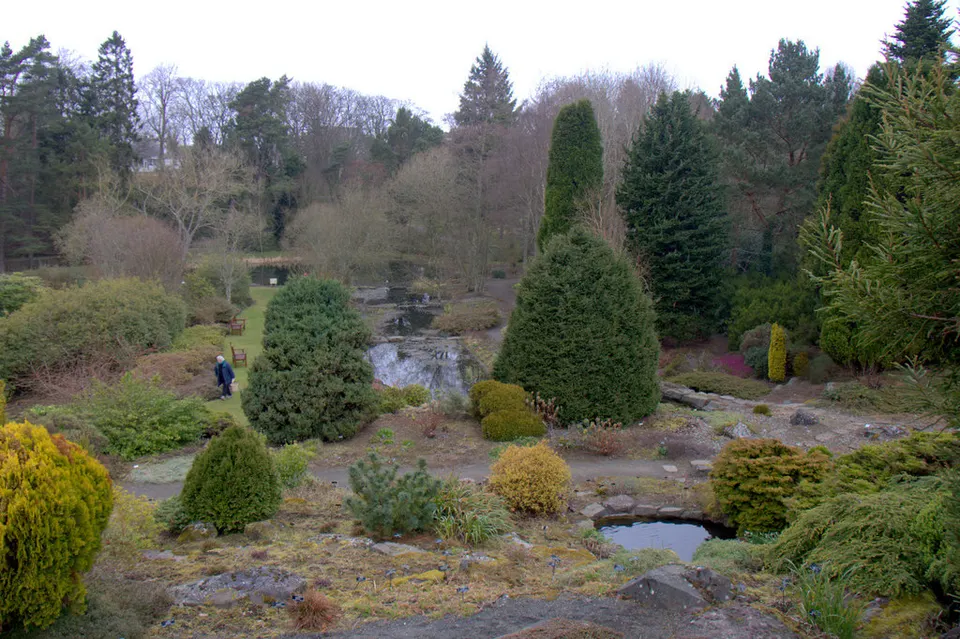 Parterres y senderos del Jardín Botánico de St Andrews.