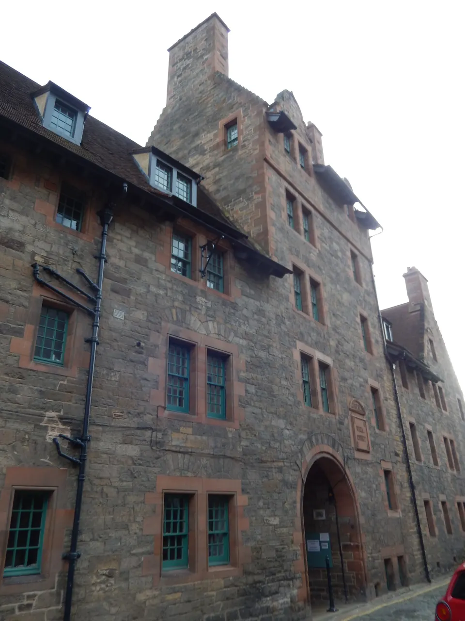 Well Court, el edificio histórico junto al Water of Leith en Dean Village, Edimburgo.