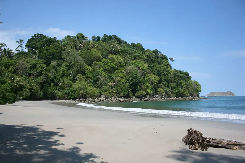 Playa Espadilla Sur in Nationaal park Manuel Antonio en manuel-antonio