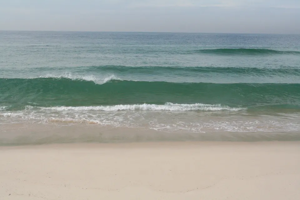 Costa oceánica bravía y olas del Atlántico en Cabo Polonio