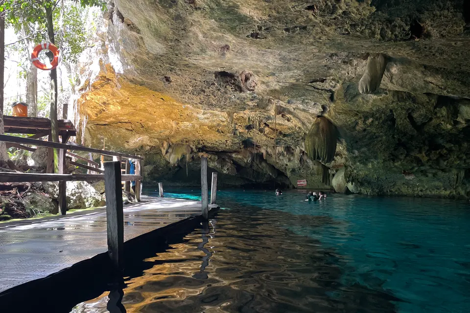 Cenote Dos Ojos QR en playa-del-carmen