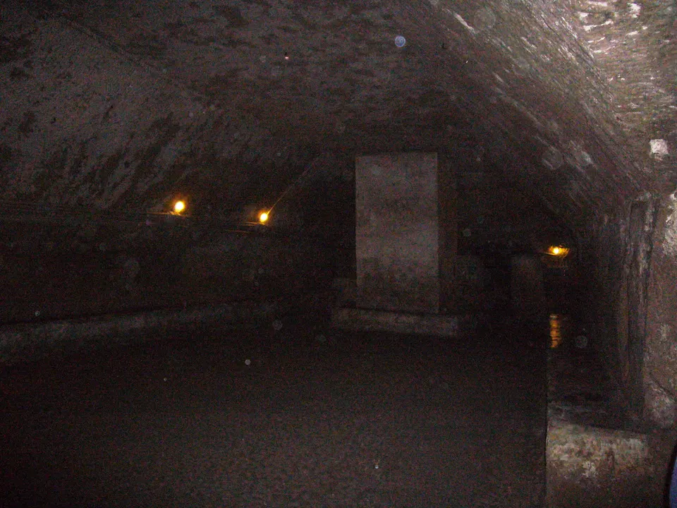 Una cisterna de la Nápoles subterránea, bajo la iglesia de San Gaetano.