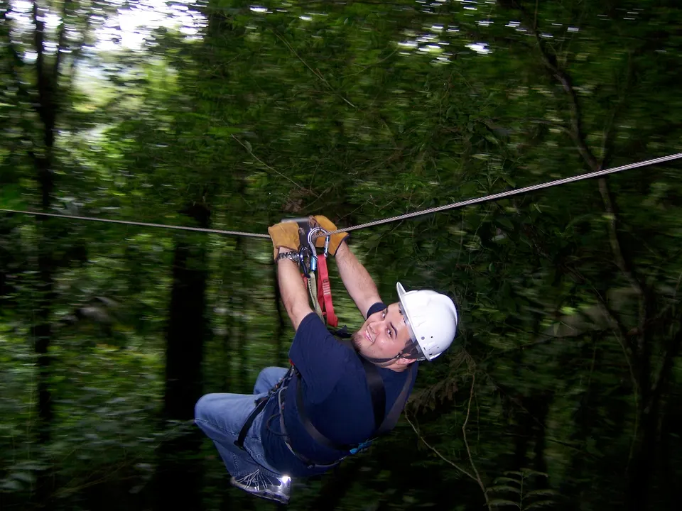 Ziplining through rainforest in San Ramon, Costa Rica en la-fortuna