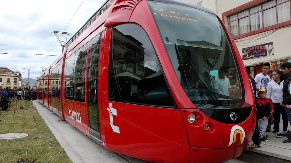 El Tranvía de Cuenca (Ecuador) durante un recorrido de prueba el 27 de julio de 2018. en cuenca