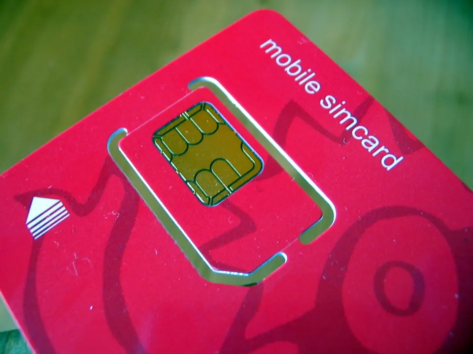 Tarjeta SIM prepago física con chip para teléfonos móviles y datos en el extranjero.