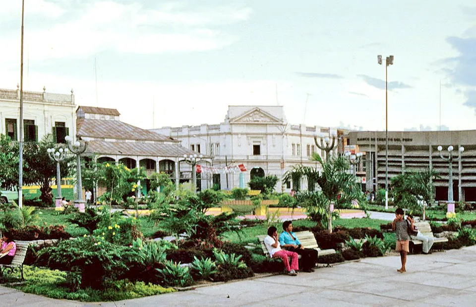 Estructura prefabricada de planchas de hierro forjado de la histórica Casa de Fierro en la Plaza de Armas de Iquitos