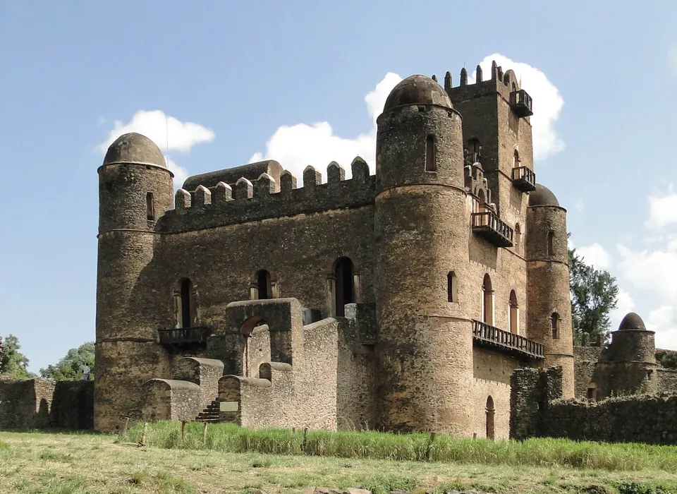 Conjunto de castillos y ciudadelas imperiales de los siglos XVII y XVIII en Fasil Ghebbi.