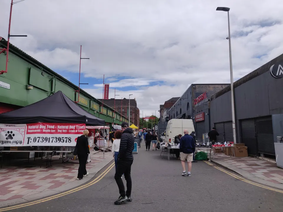 Puestos del mercado The Barras, en el East End de Glasgow.