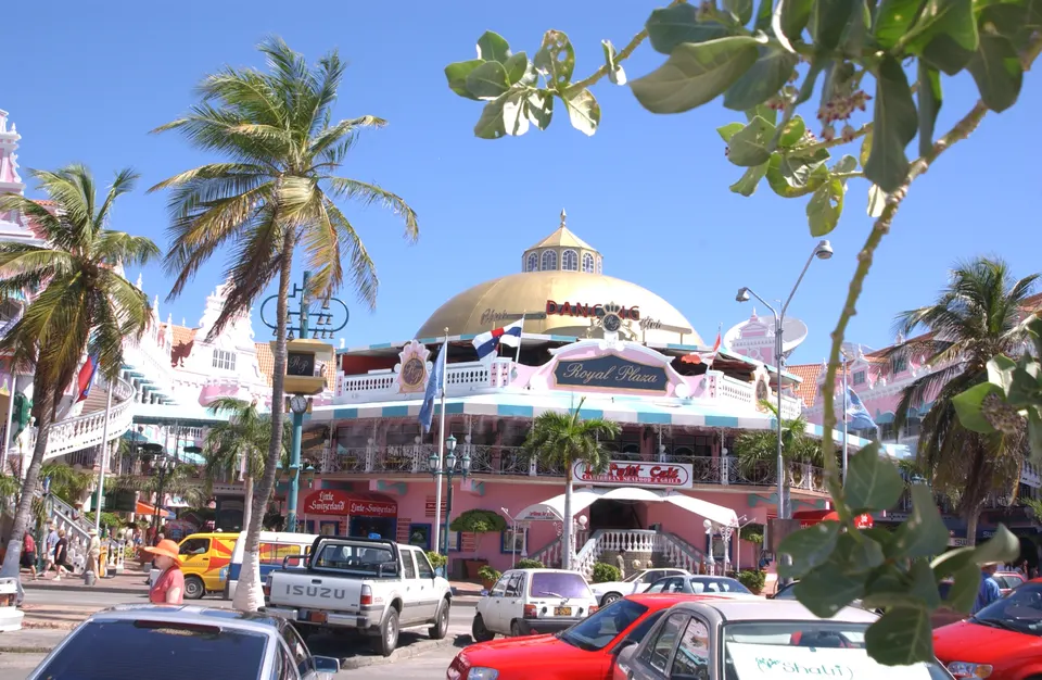 Royal Plaza, centro comercial en el corazón de Oranjestad.
