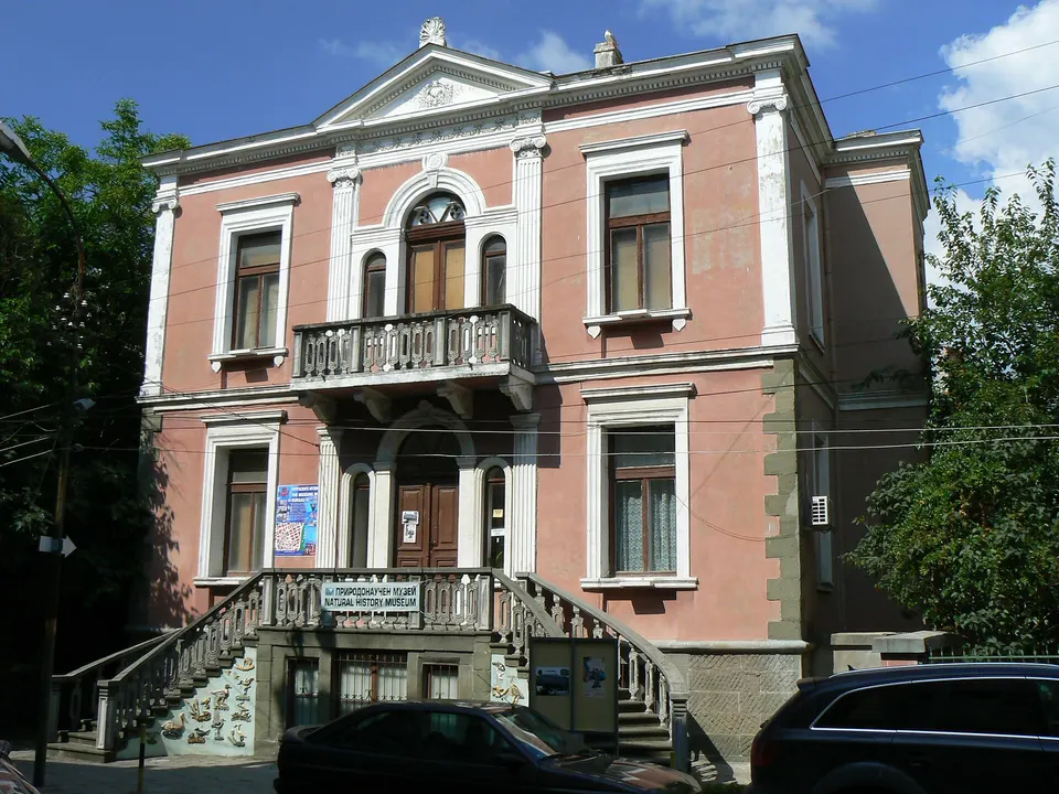 Edificio tradicional del siglo XIX que alberga la colección del Museo Etnográfico de Burgas.