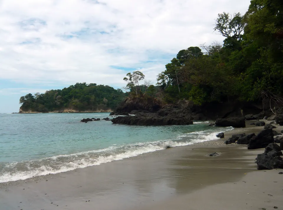 Playa Manuel Antonio in Manuel Antonio National Park, Costa Rica en manuel-antonio