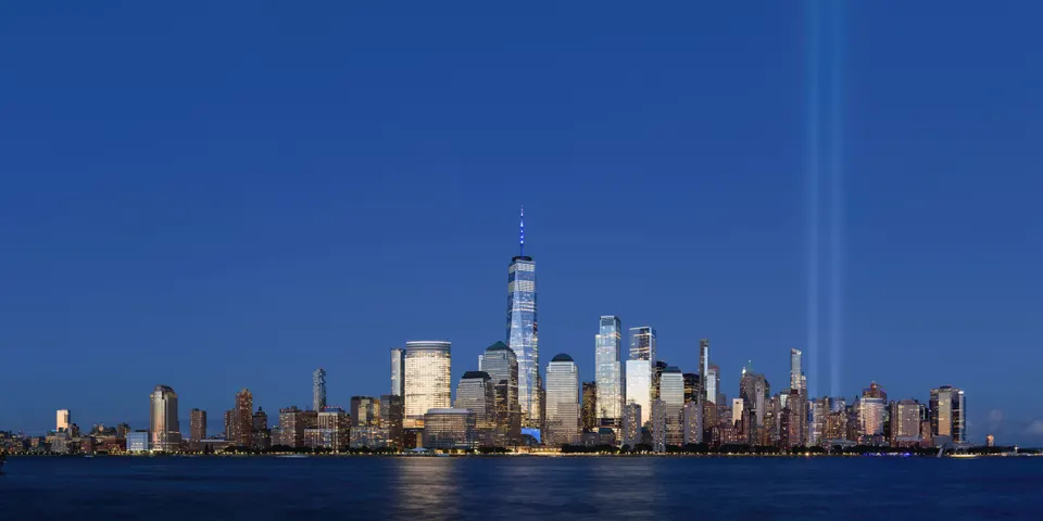 Vista panorámica del bajo Manhattan (Lower Manhattan) desde Jersey City, con los rascacielos de Nueva York.