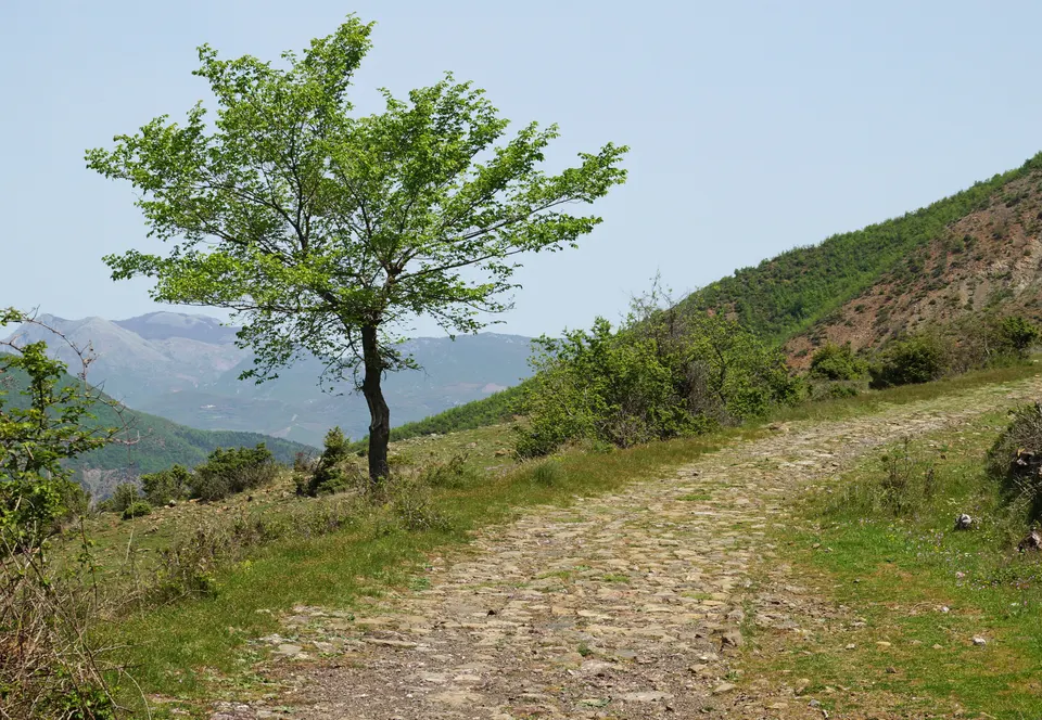Un tramo de la Vía Egnacia romana cerca de Librazhd, en la región de Elbasan.