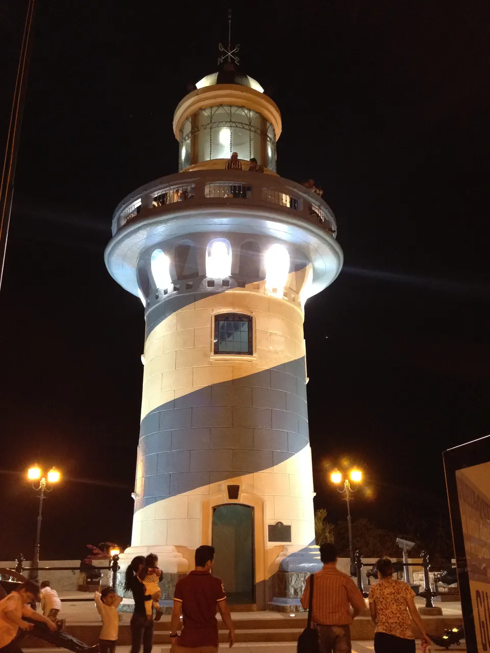 Faro en el Cerro Santa Ana en Guayaquil, Ecuador en guayaquil