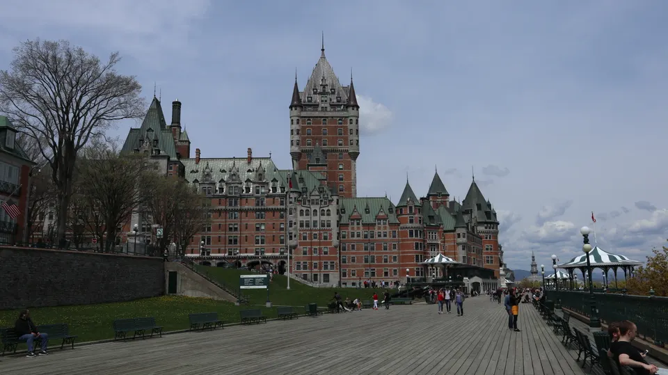 El monumental hotel castillo Fairmont Le Château Frontenac sobre la Terrasse Dufferin en la Ciudad de Quebec.