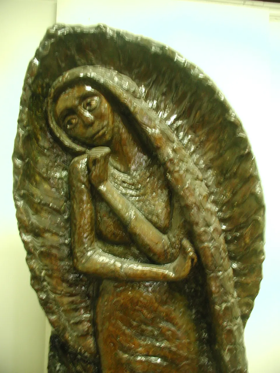 Escultura «The Mother» de Edna Manley, en la Galería Nacional de Jamaica.