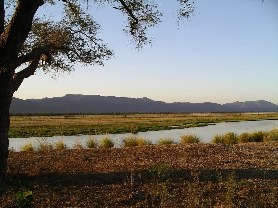 Naturaleza intacta y canales fluviales en el sector oriental de Chikwenya en Mana Pools.