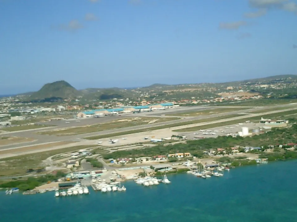 Vista aérea de Aruba cerca del Aeropuerto Internacional Reina Beatrix.