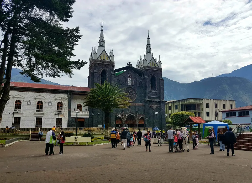 Baños, Tungurahua, 12 de agosto de 2017 (Andes).- Baños de Agua Santa, o simplemente Baños es una ciudad ecuatoriana, de en banos-de-agua-santa