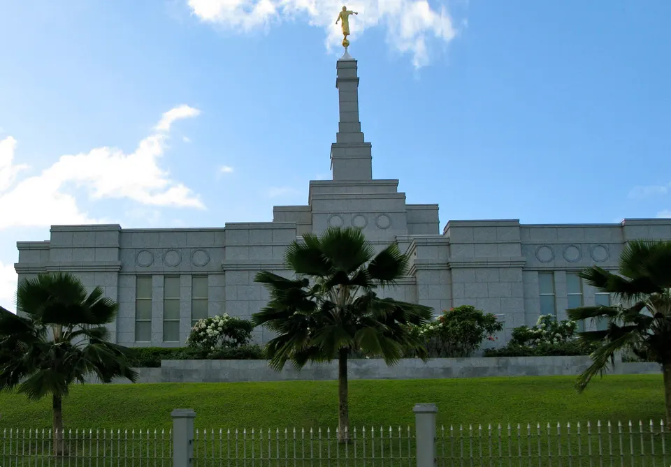 Arquitectura tradicional del templo hindú en Suva, centro espiritual de la comunidad indofiyiana.