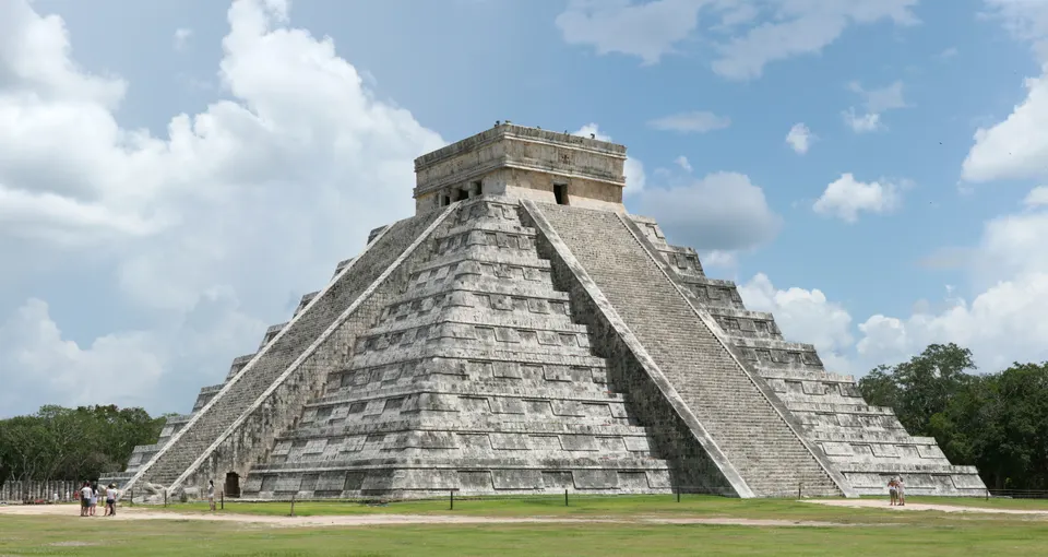 El Castillo (pyramid of Kukulcán) in Chichén Itzá en cancun