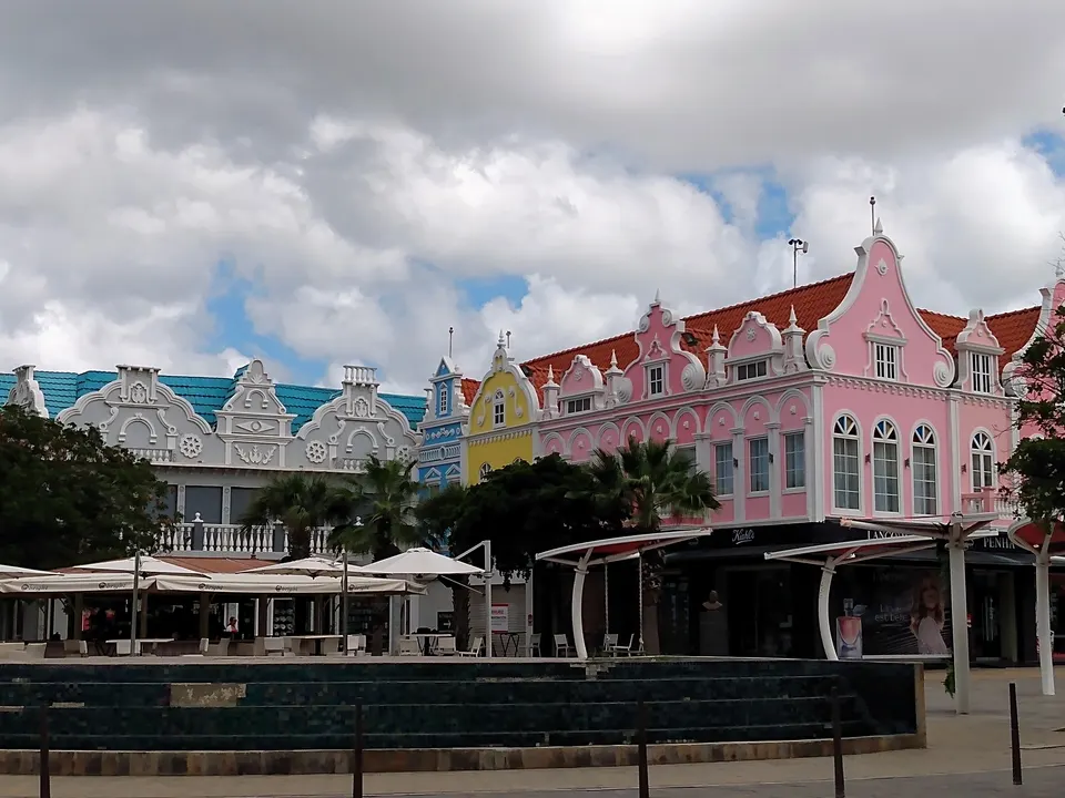 Ejemplo de arquitectura colonial holandesa en Oranjestad, Aruba.