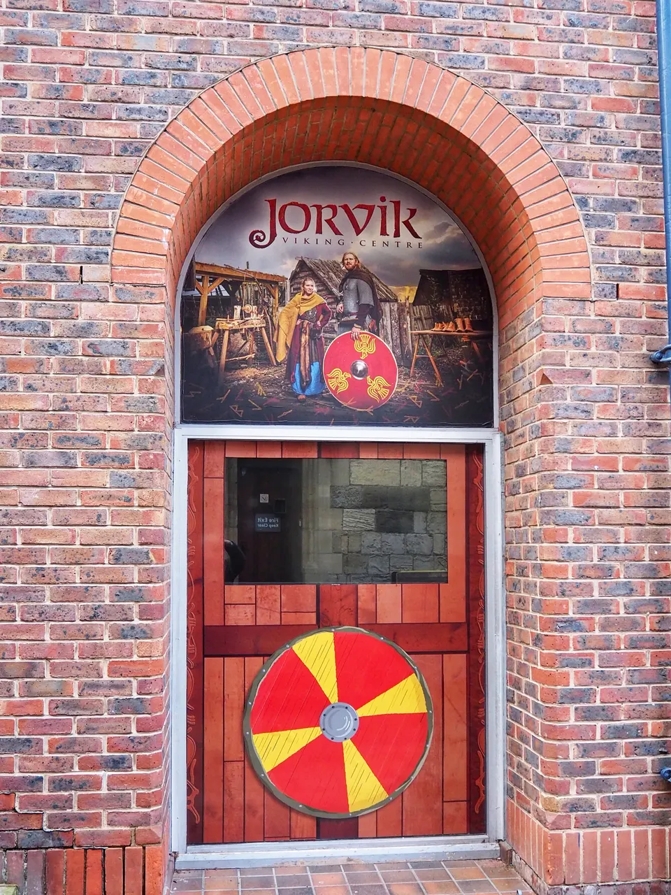 Entrada y exhibiciones del Jorvik Viking Centre en Coppergate, York.