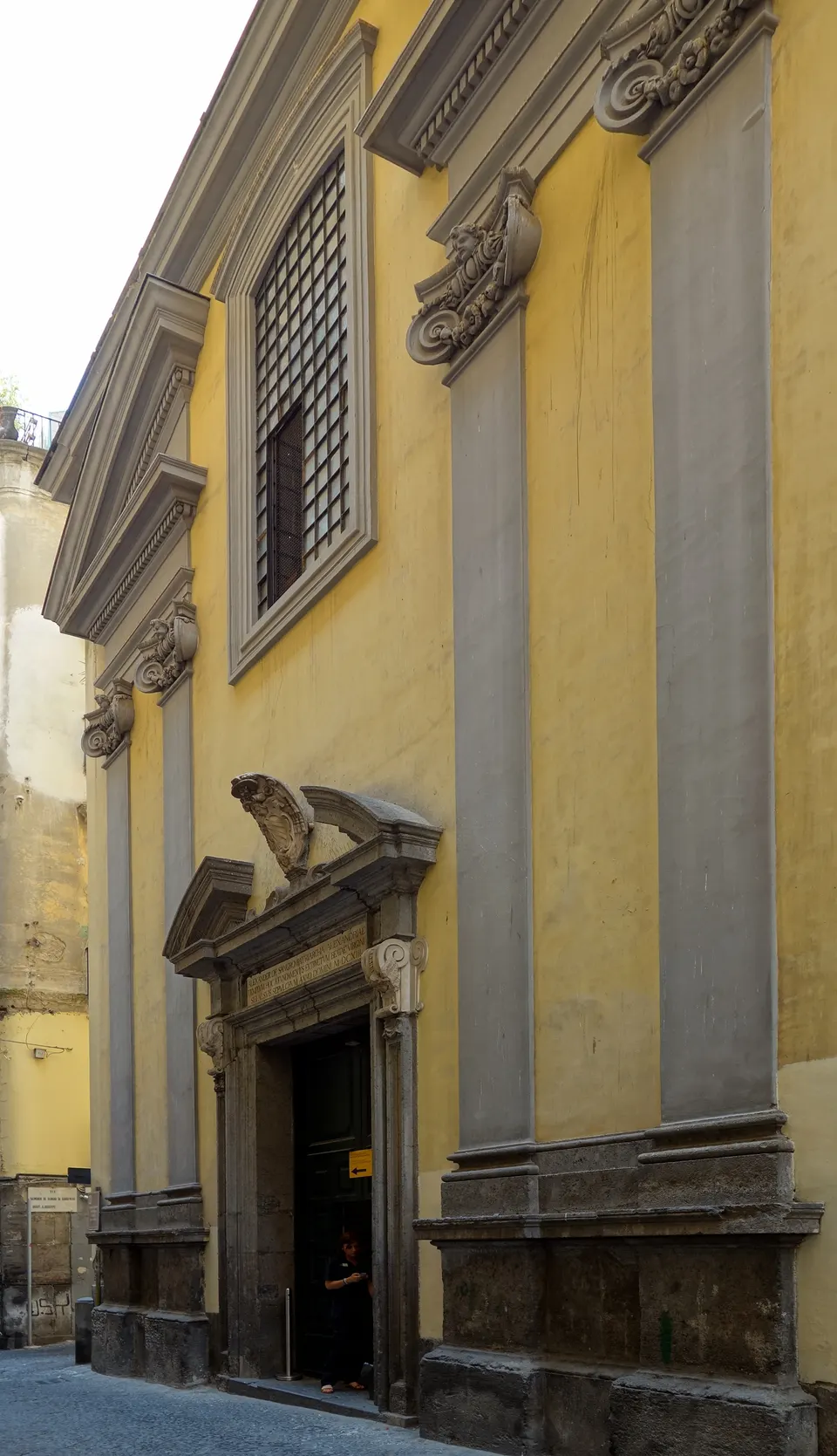 La fachada de la Cappella Sansevero, en Nápoles.