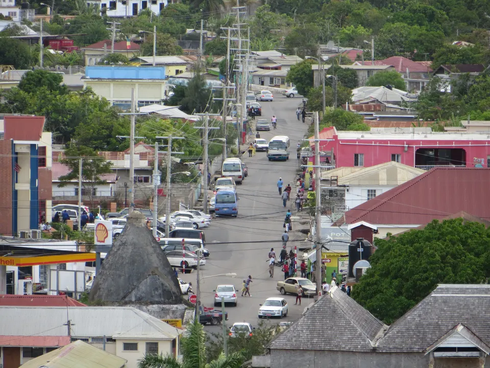 Calle de Falmouth, Jamaica, vista desde un crucero en el puerto.