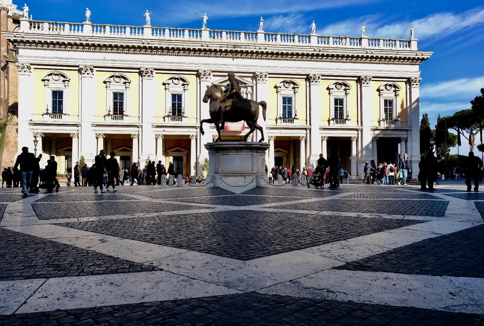 La Piazza del Campidoglio, diseñada por Miguel Ángel, sede de los Museos Capitolinos.
