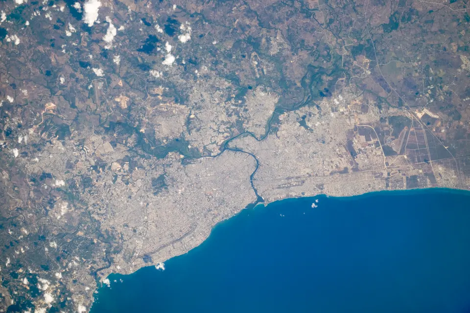 Fotografía satelital de Santo Domingo tomada desde la Estación Espacial Internacional.