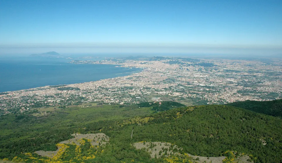 Vista de Nápoles y su golfo desde el Vesubio.