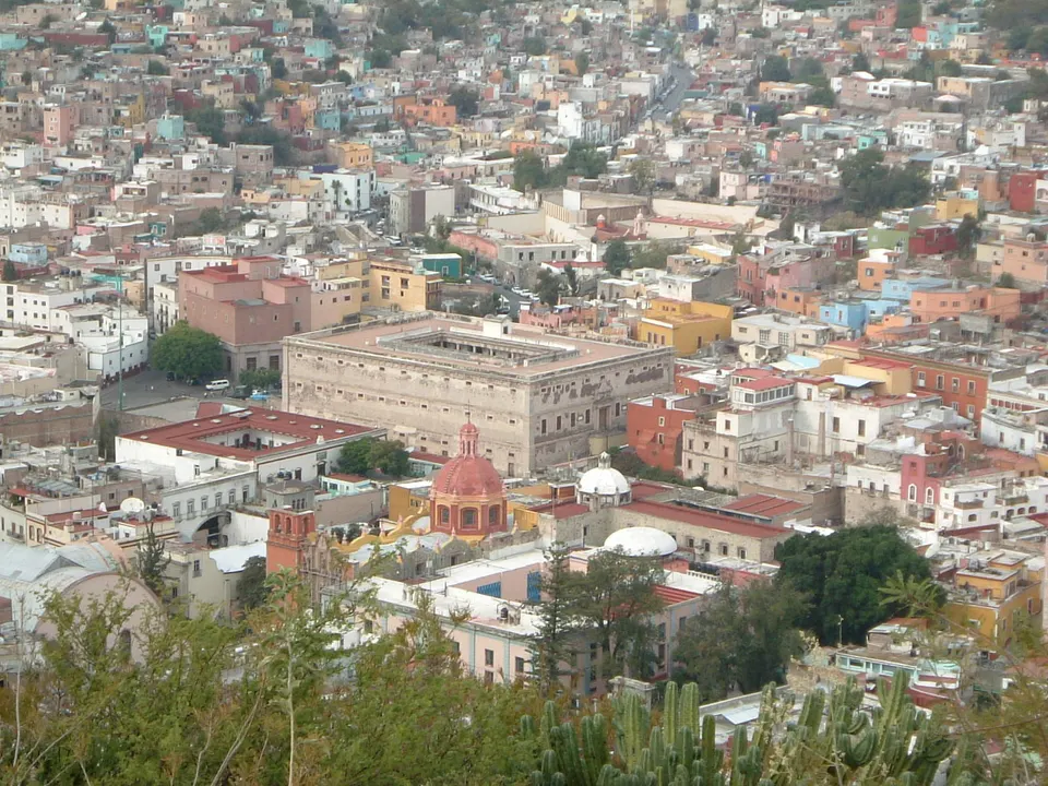 Robusta fortaleza novohispana de cantera de la Alhóndiga de Granaditas, cuna de la Independencia.