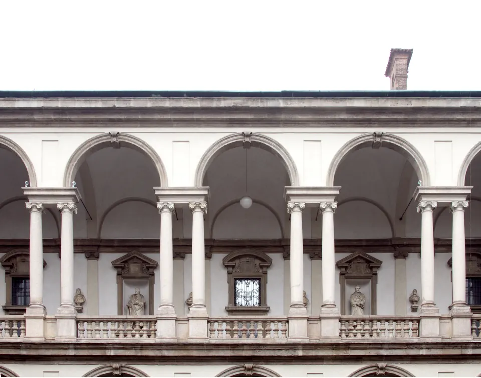 El patio con arcadas de la Pinacoteca di Brera, en Milán.