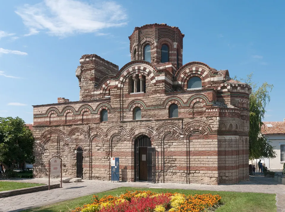 Península amurallada de Nesebar declarada Patrimonio de la Humanidad UNESCO cerca de Burgas.