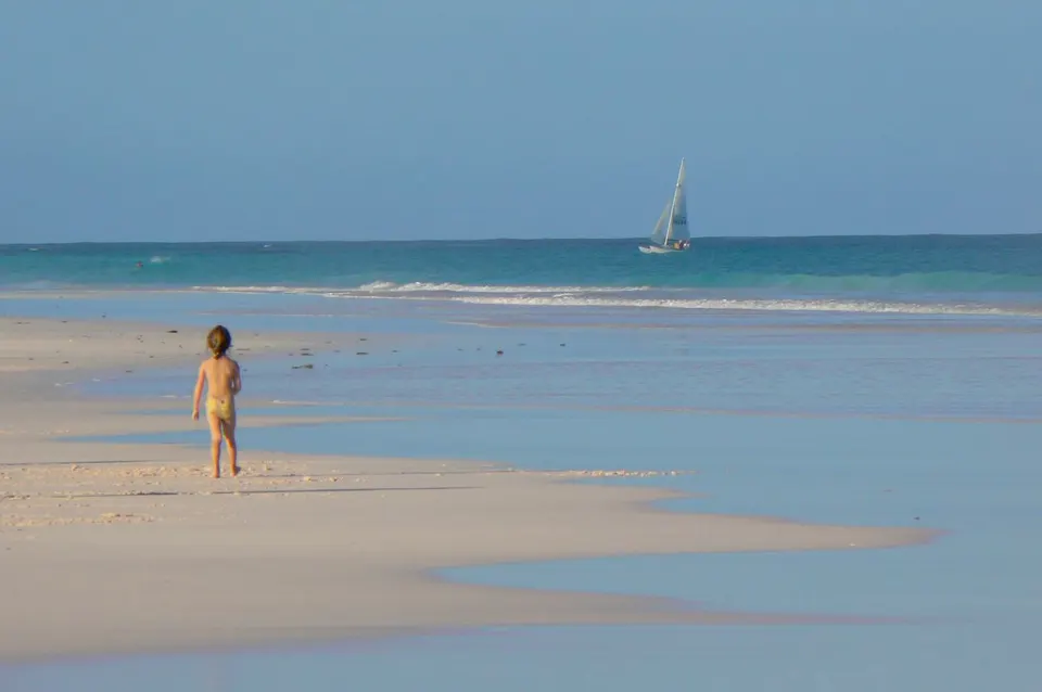 Playa de arena rosa, en Harbour Island, Eleuthera.