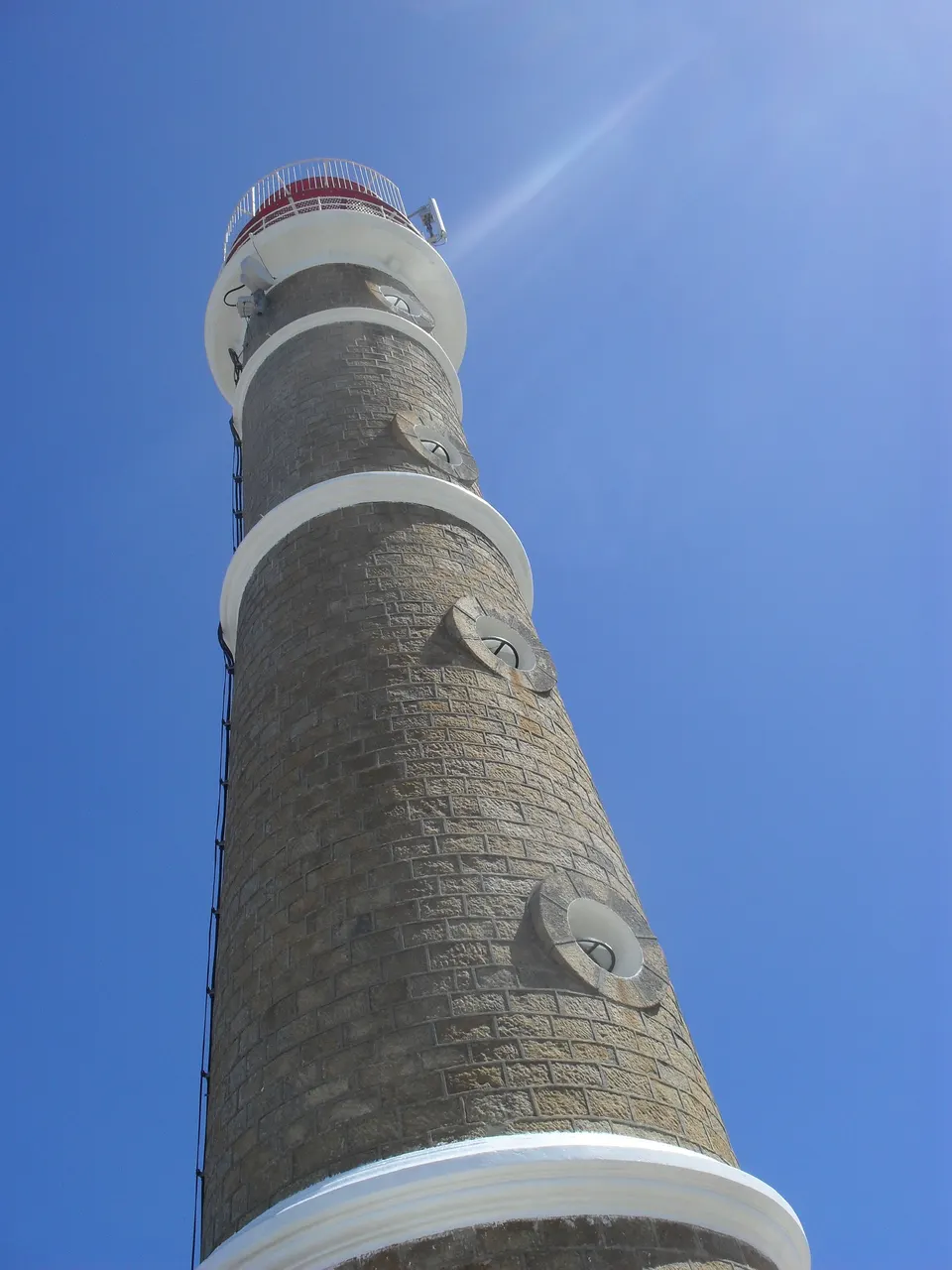 This is a photo of a Uruguayan monument identified by the ID en cabo-polonio