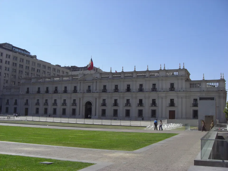 Sede de la presidencia en el Palacio de La Moneda en el centro cívico de Santiago.