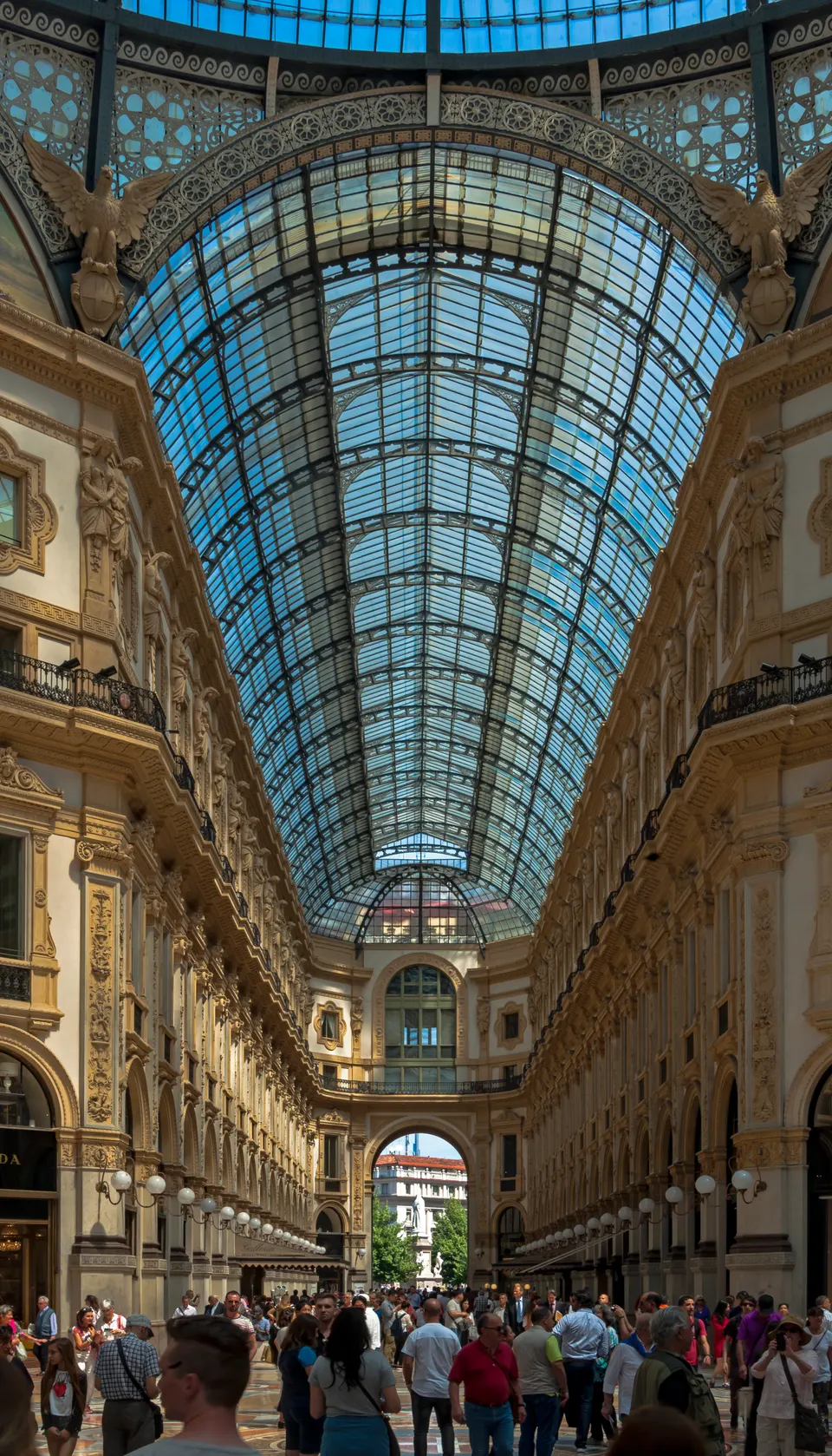 La Galería Vittorio Emanuele II, vista desde la rotonda central.